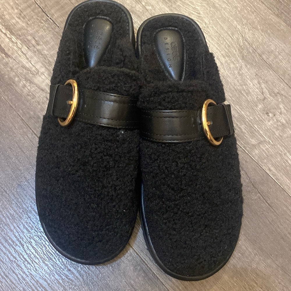 OSOS Design Black buckle slippers